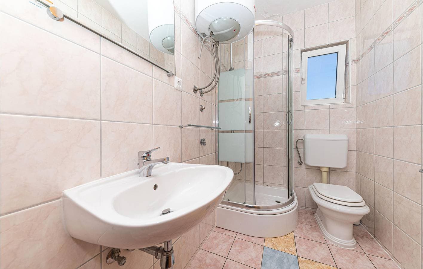Foto 12 von 19: Apartment mit Meerblick, Pool und Terrasse, 700 m vom Strand entfernt
