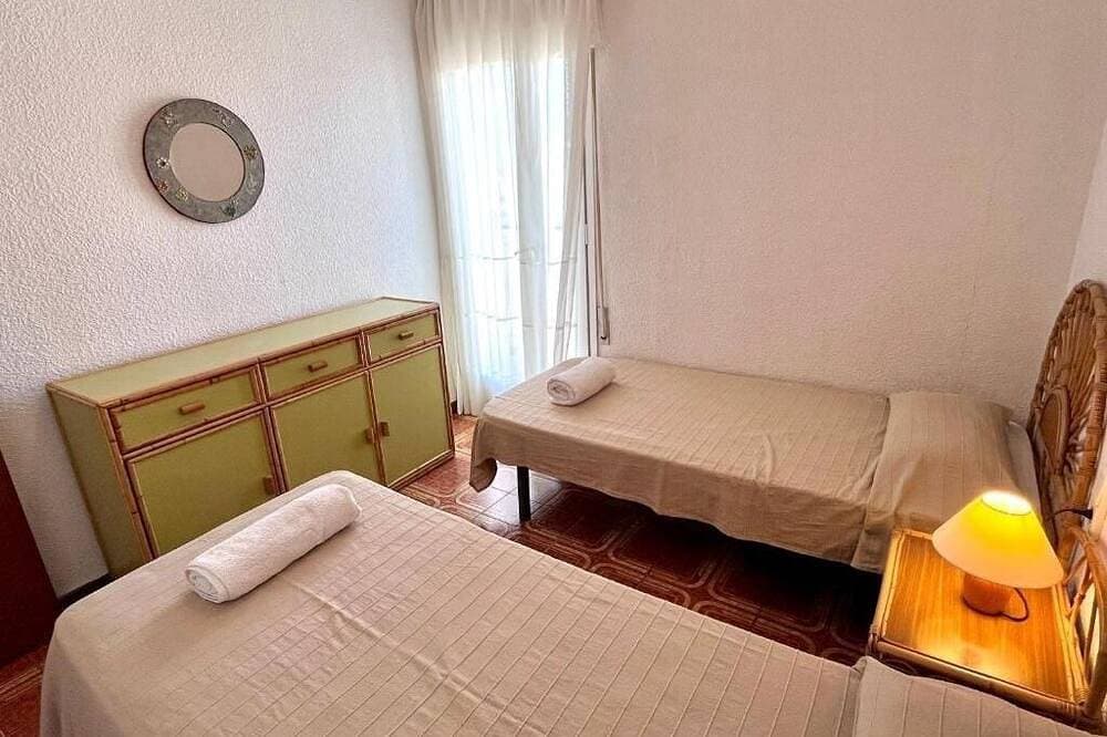 Foto 8 von 23: Geräumiges 4-Zimmer-Apartment direkt am Strand. Rodes-61
