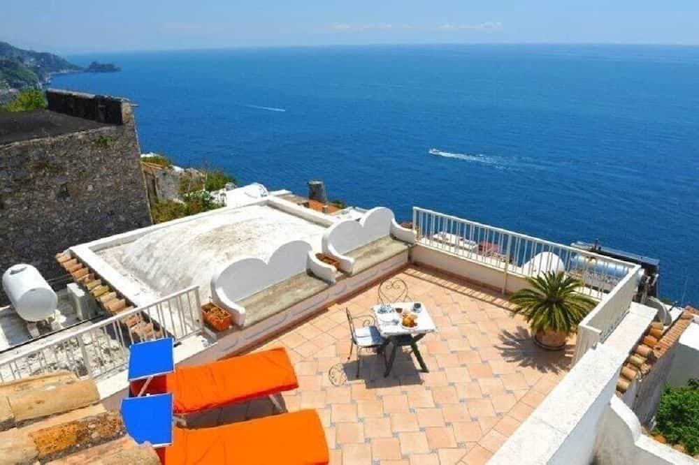 Foto 12 von 14: A beautifully decorated studio flat with breathtaking seaview terrace