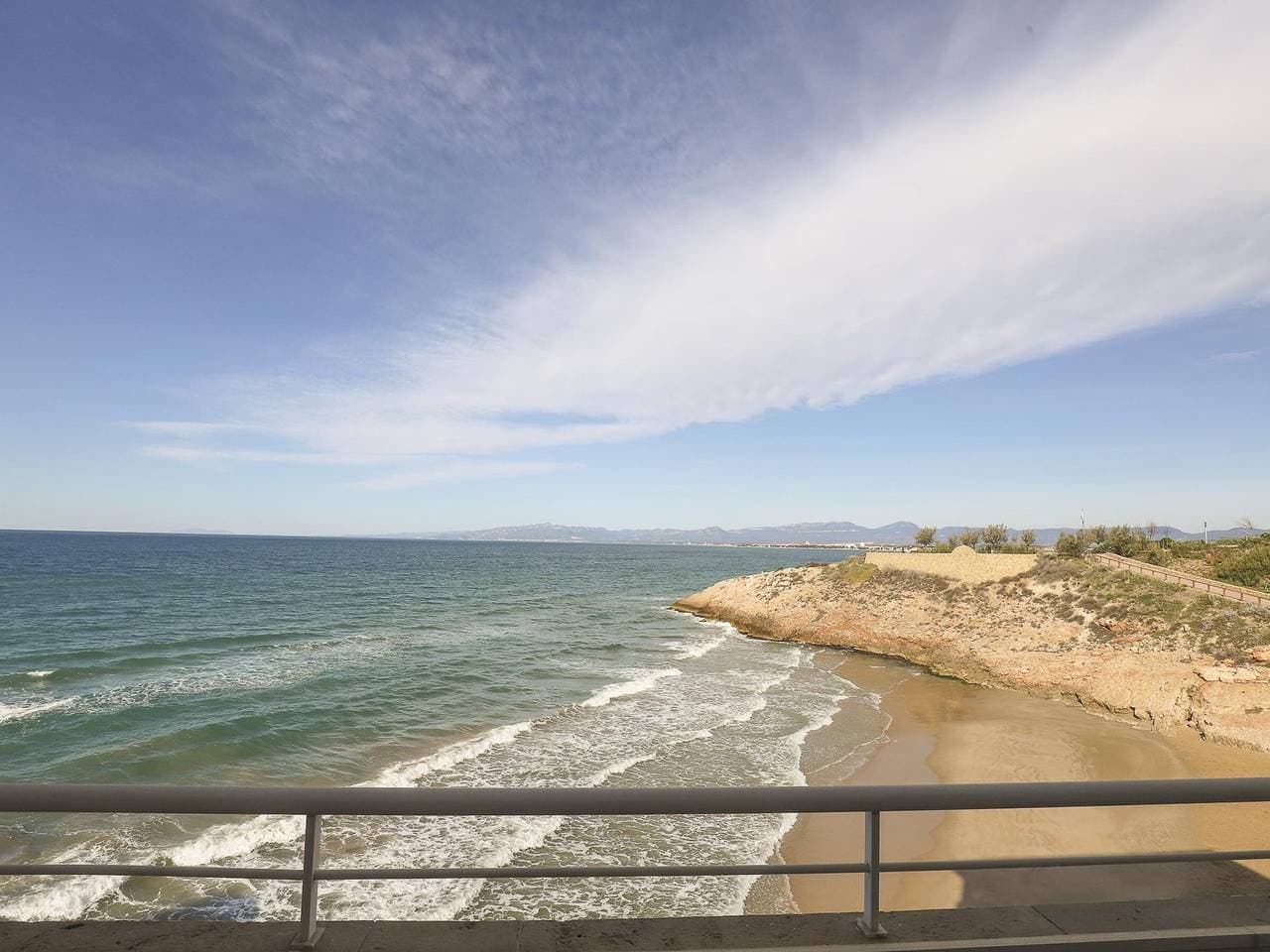 Foto 2 von 28: Salou: Évasion de Rêve Face à la Mer avec Terrasse, Piscine et Parking Privé