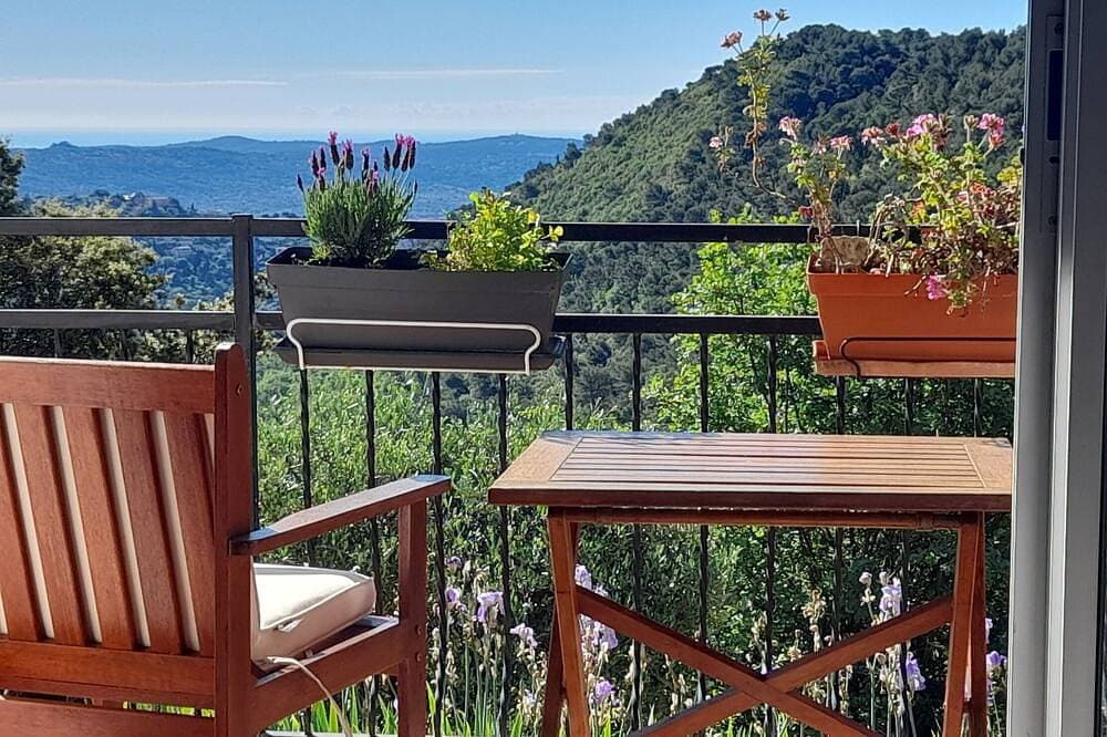 Foto 11 von 12: A 36 sq. m self contained apartment with a magnificent view to the Mediterranean