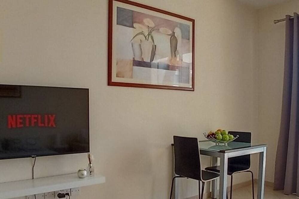 Foto 11 von 15: Kato Paphos Suites - Gf Studio Apartment. Pool View, Wi-Fi, a/c. Great Location
