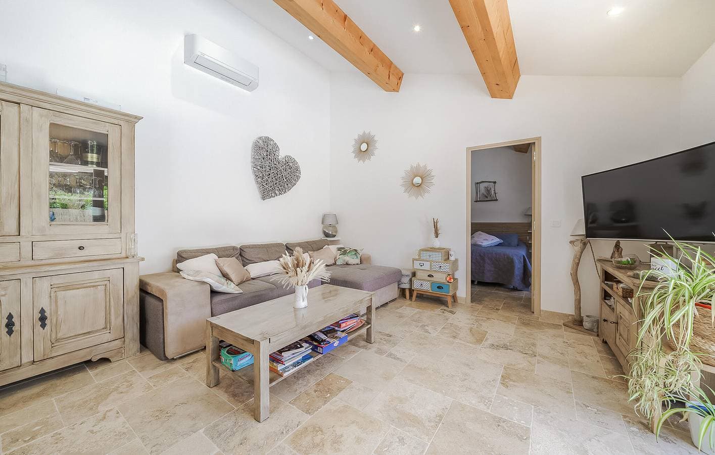 Foto 4 von 17: Gemütliches Apartment mit Pool, AC & Parkplatz 700m von Restaurants entfernt