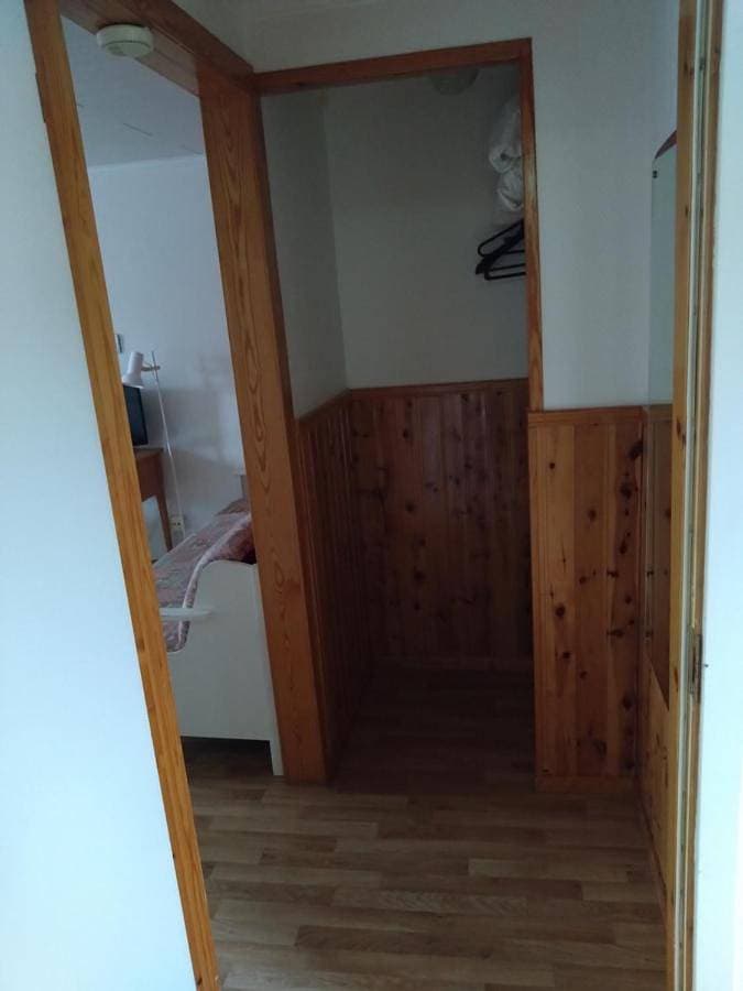 Foto 3 von 9: Twin Room with Shared Bathroom