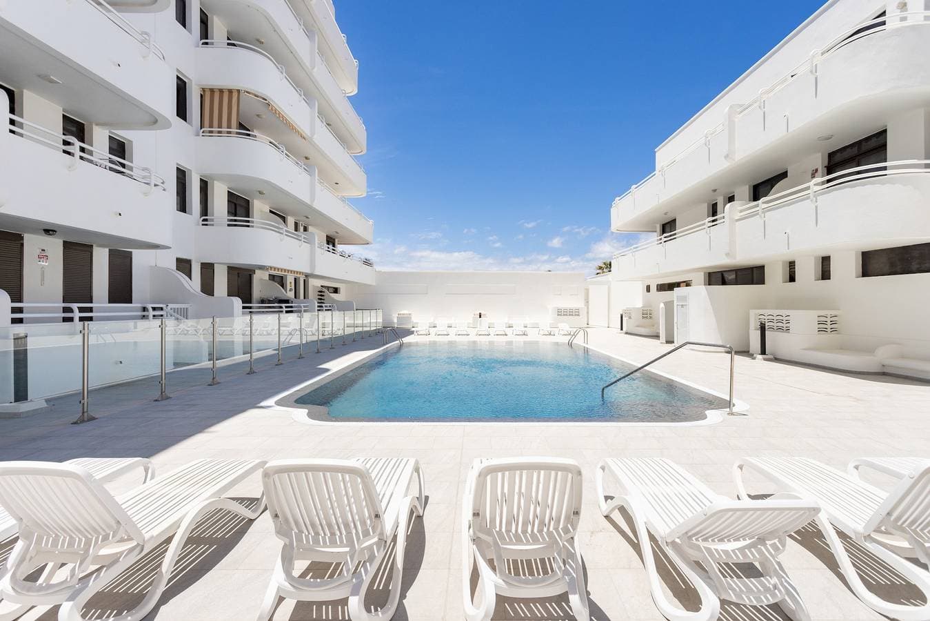 Foto 6 von 43: Ferienwohnung für 3 Personen mit Pool