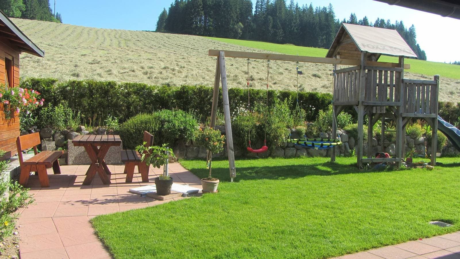 Foto 3 von 31: Ferienwohnung 'Morgensonne' mit Bergblick, Gemeinschaftsgarten und WLAN