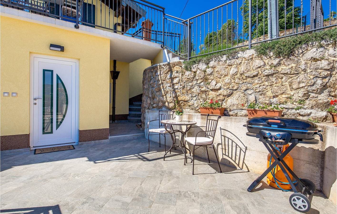 Foto 11 von 33: Charmantes Apartment mit Terrasse, WLAN und 2 km zum Strand