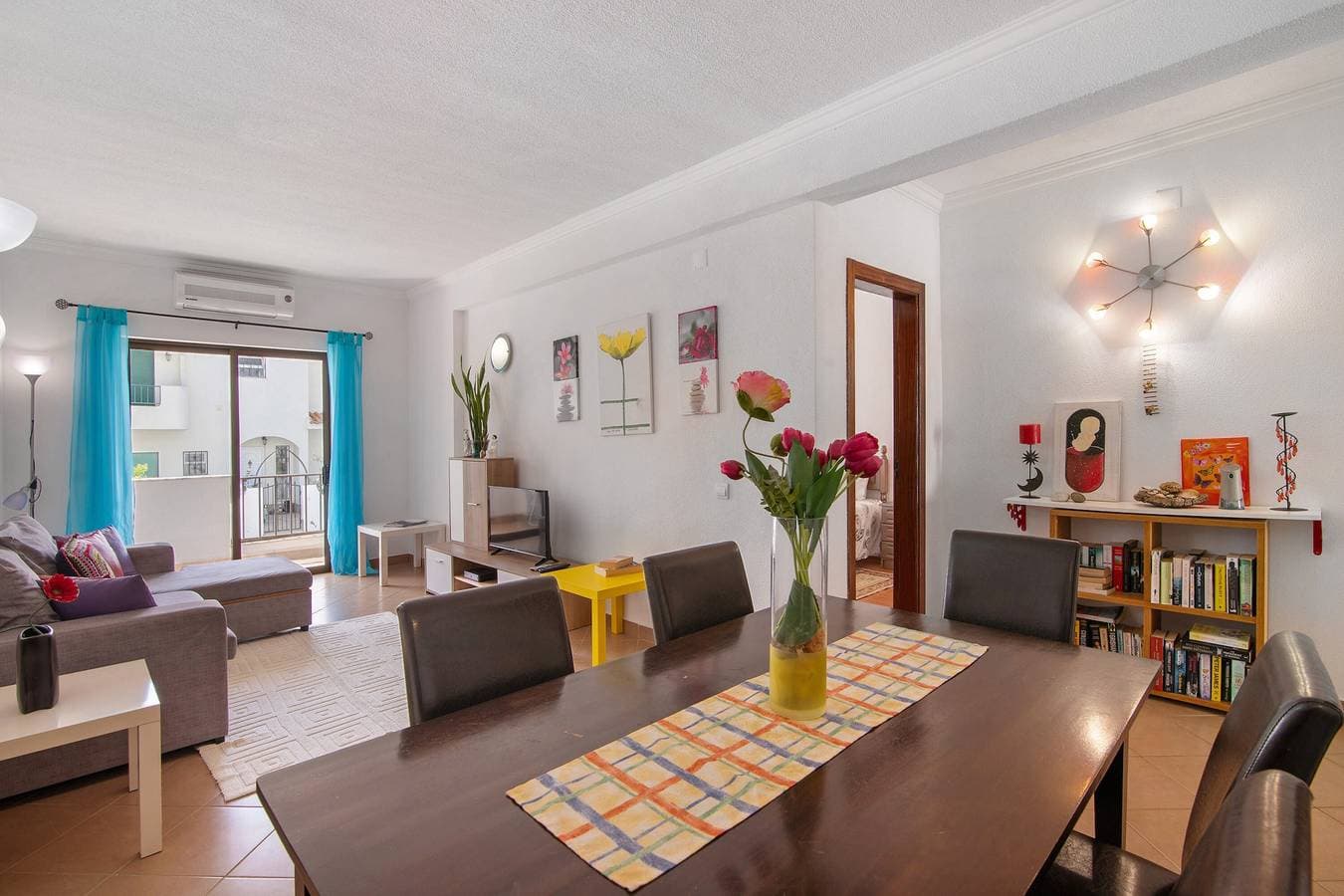Foto 5 von 35: Geräumige 2-Zimmer-Wohnung mit privater Terrasse, WLAN und Klimaanlage