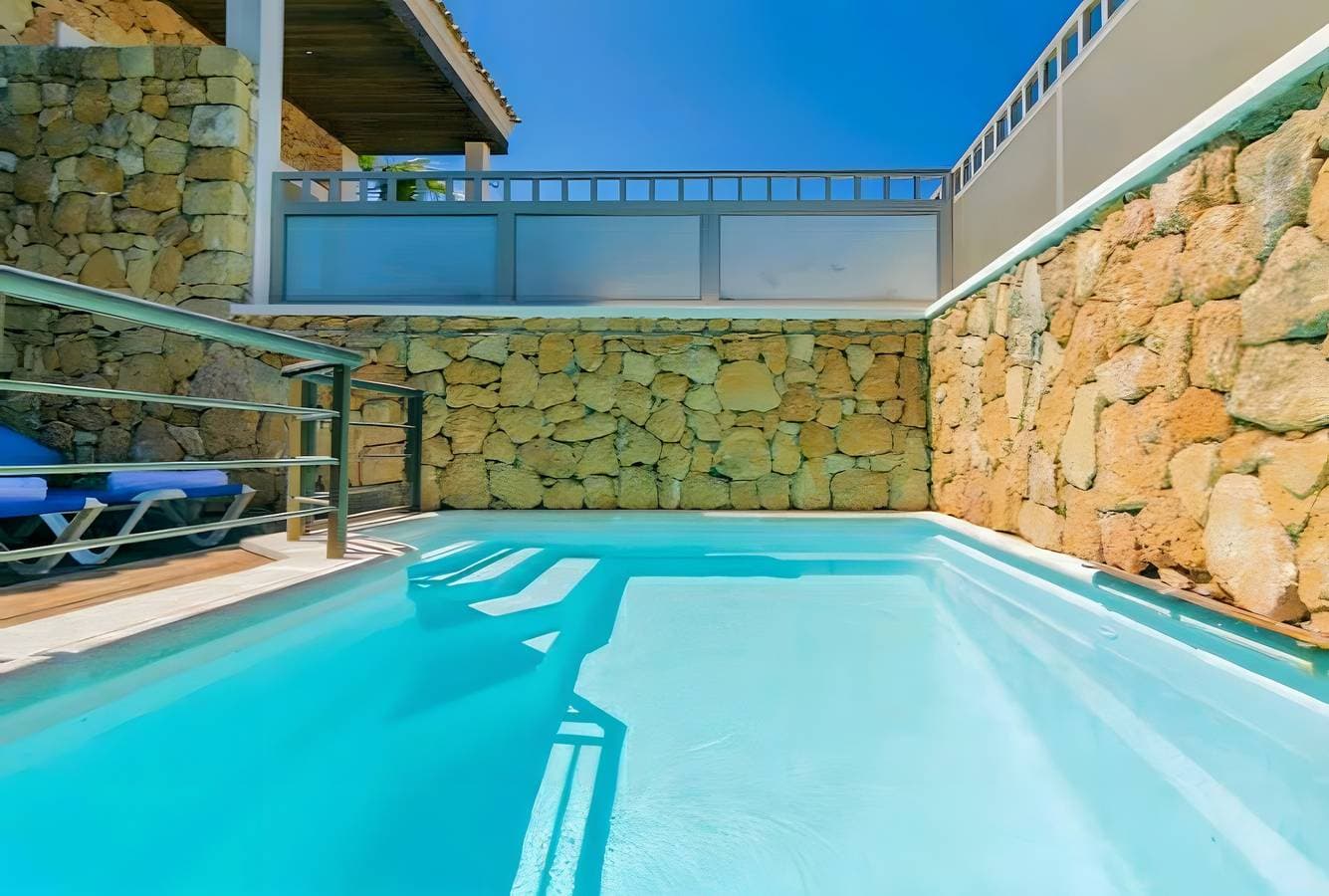 Foto 2 von 25: Geräumiges Ferienhaus Bahamas 1 mit WLAN, Pool, Balkon, Terrassen und Garten
