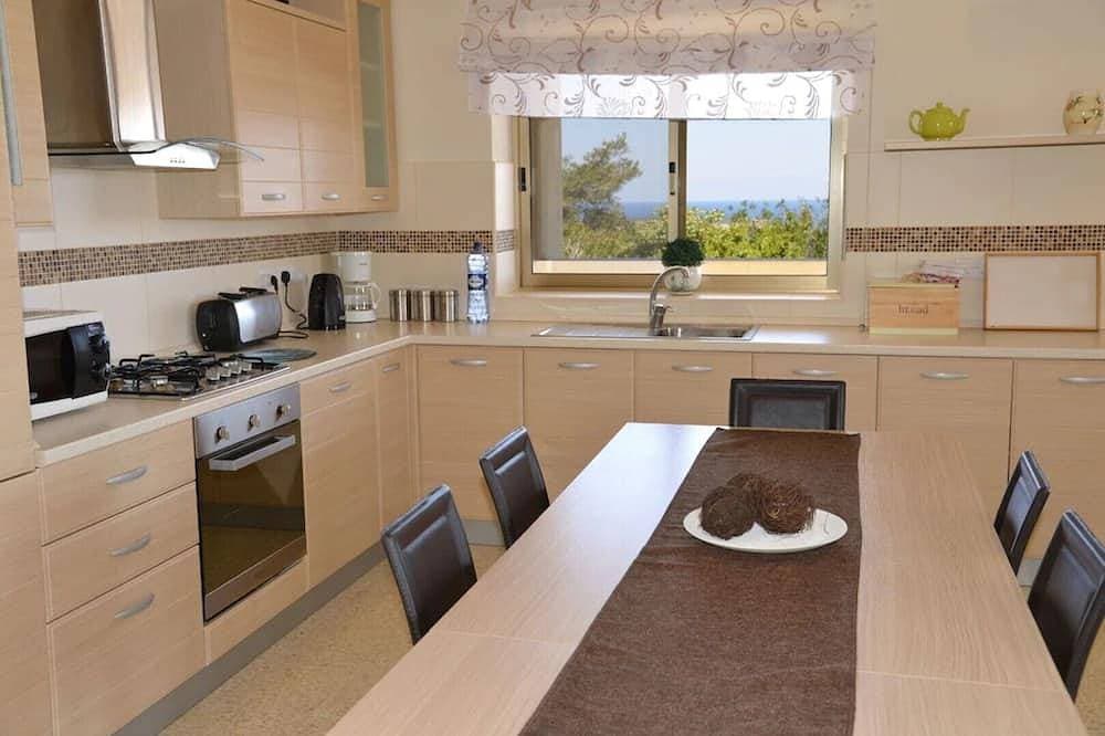 Foto 11 von 18: Superb villa 3, inviting pool and spacious outside space.Fully airconditioned.