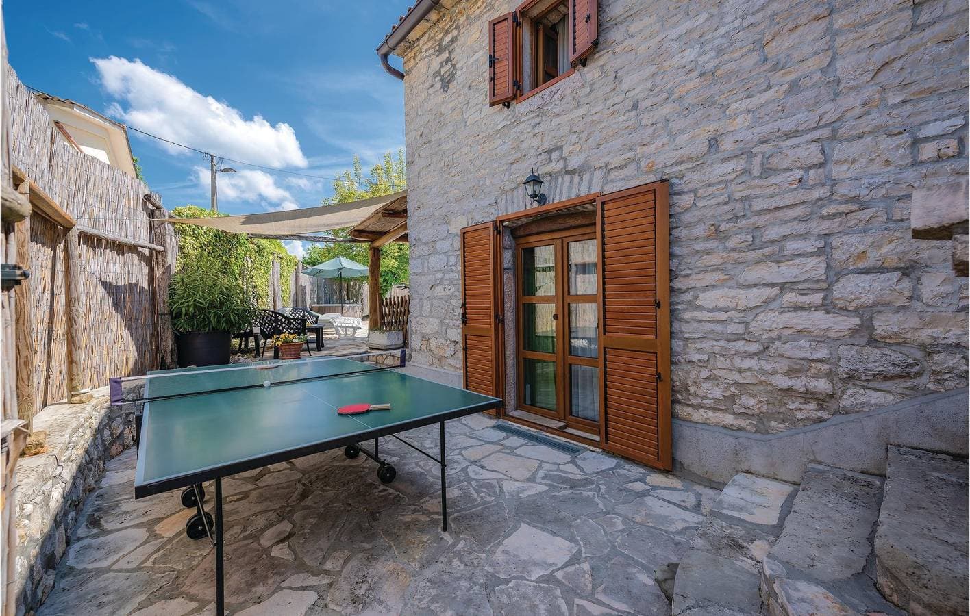 Foto 13 von 53: Geräumige Ferienwohnung mit Pool und Terrasse in der Nähe des Restaurants „Pazin Zapad“