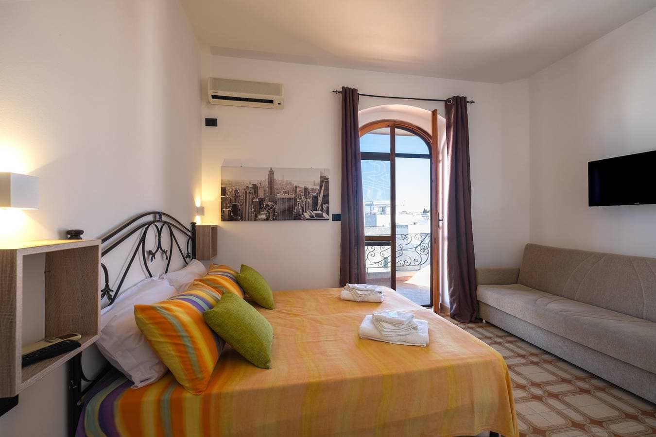 Foto 5 von 31: Ferienhaus 'Villa Gaudì - Sagrada' mit Meerblick, WLAN und Klimaanlage