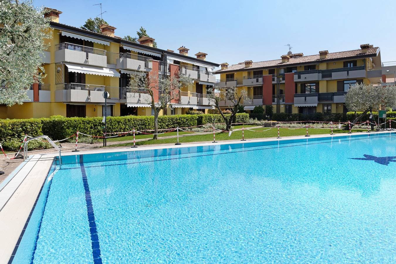 Foto 3 von 25: Apartment 'Giglio Sirmione' mit Gemeinschaftspool, WLAN und Klimaanlage