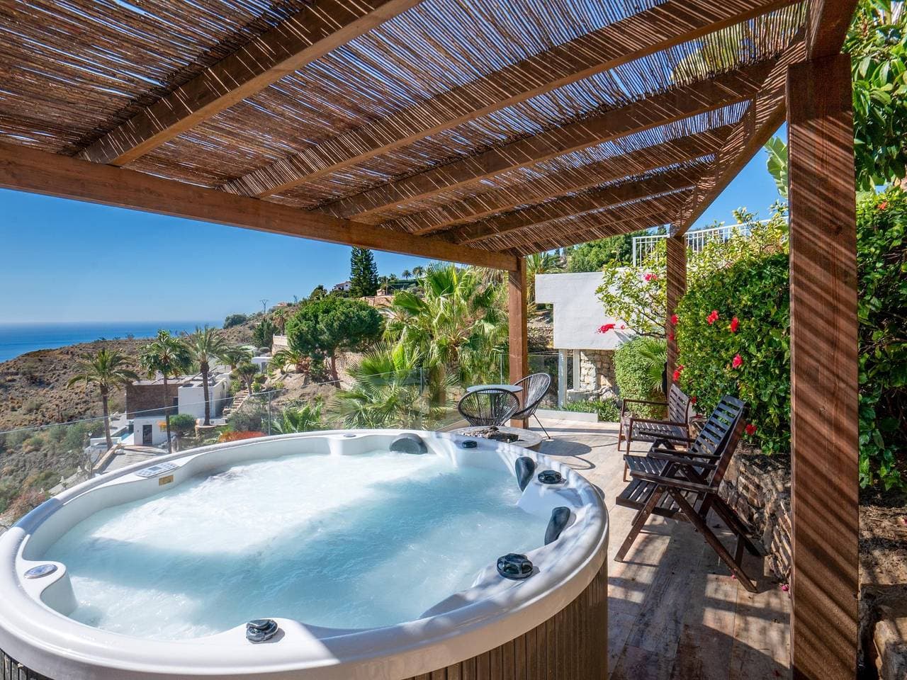 Foto 9 von 35: Luxusvilla mit Jacuzzi.