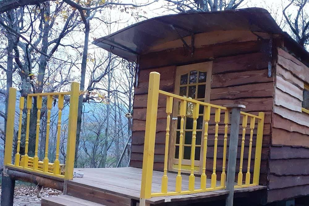 Back to basics the Daffodil trailer close to the hiking trails 1