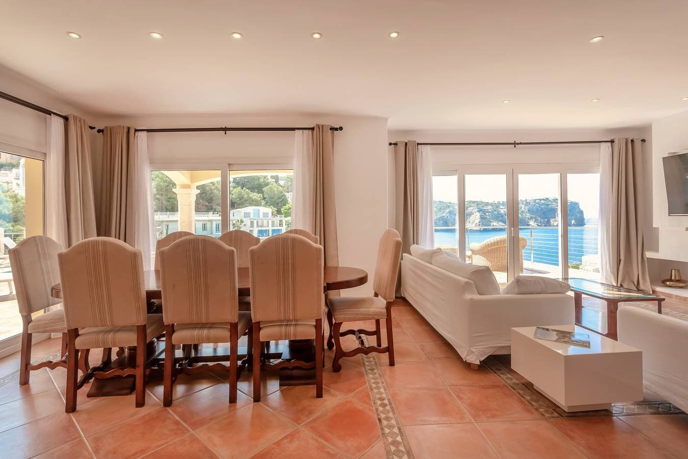 Foto 7 von 24: Villa 'Cala Moragues' mit Pool und Meerblick