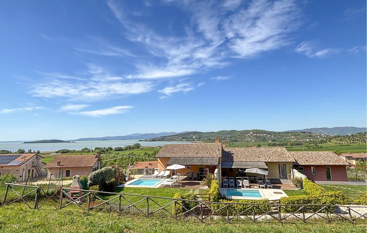 Rückzugsort mit Seeblick, Pool und Garten, 900m zum Lago Trasimeno 1
