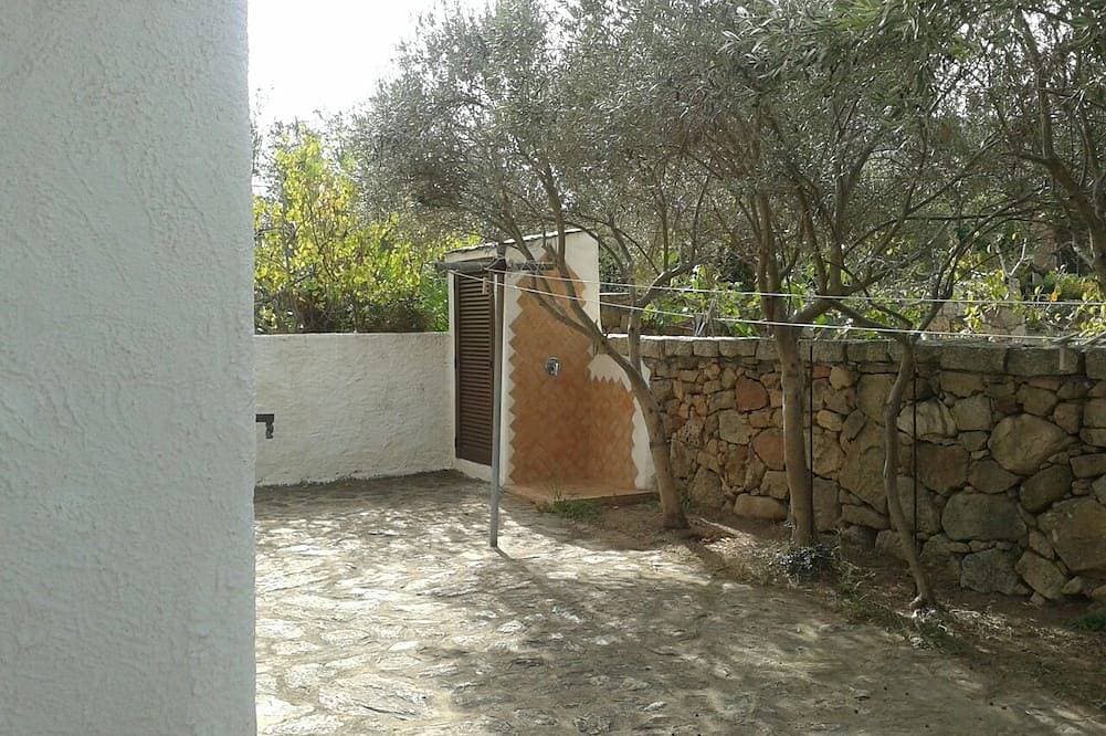 Foto 13 von 26: Unabhängige Villa mit großem Garten und Pool 50 Meter vom Meer entfernt