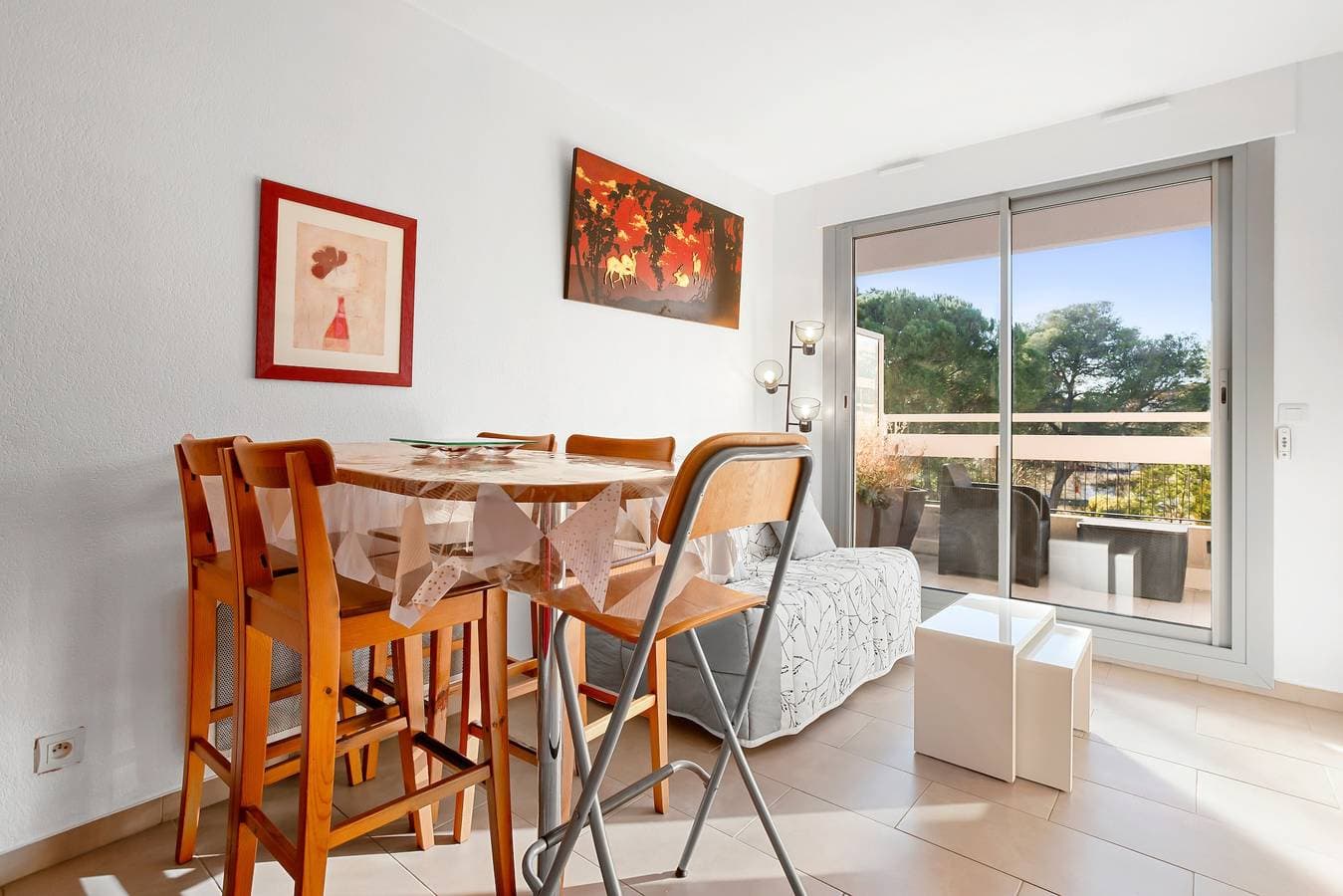 Foto 4 von 23: Ferienwohnung 'Boulouris' mit privater Terrasse, WLAN und Klimaanlage