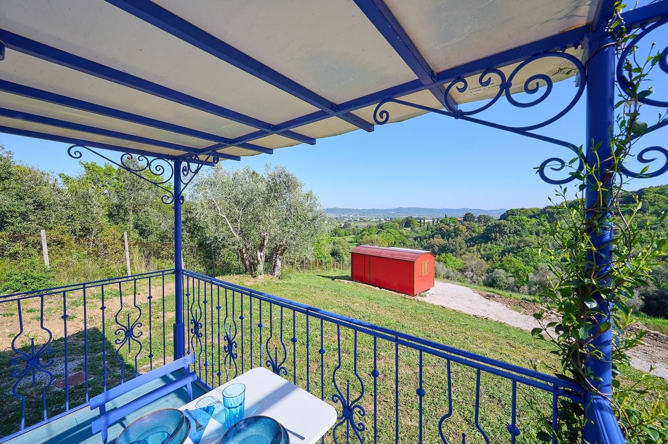 Foto 12 von 50: Wohnwagen 'Gitano Pavone Blu' mit privater Terrasse, Gemeinschaftsgarten und Klimaanlage