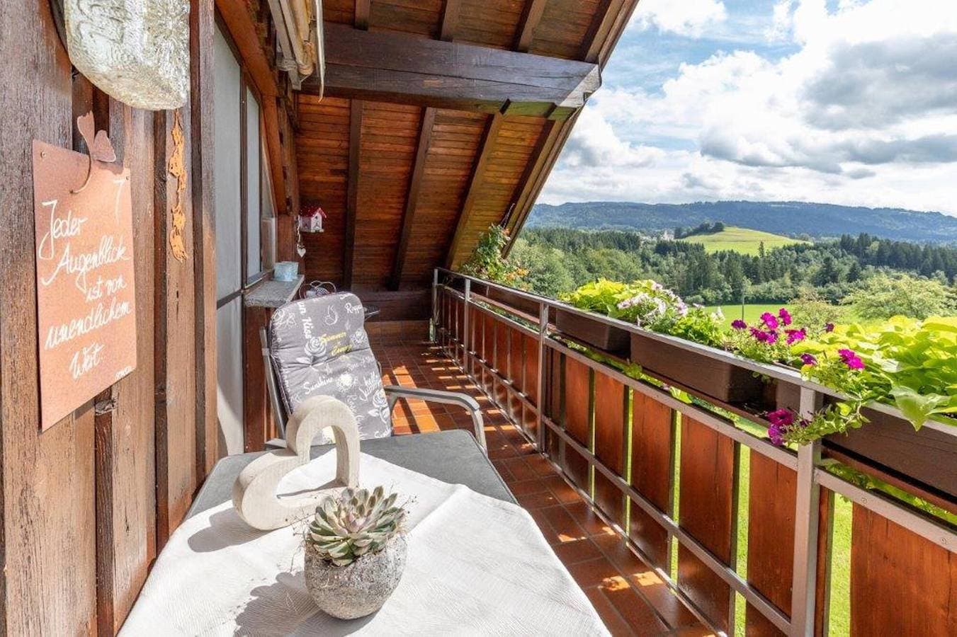 Foto 10 von 27: Ferienwohnung "Säntisblick" mit Bergblick, WLAN, 15m² überdachter Süd-Balkon, Haustiere auf Anfrage