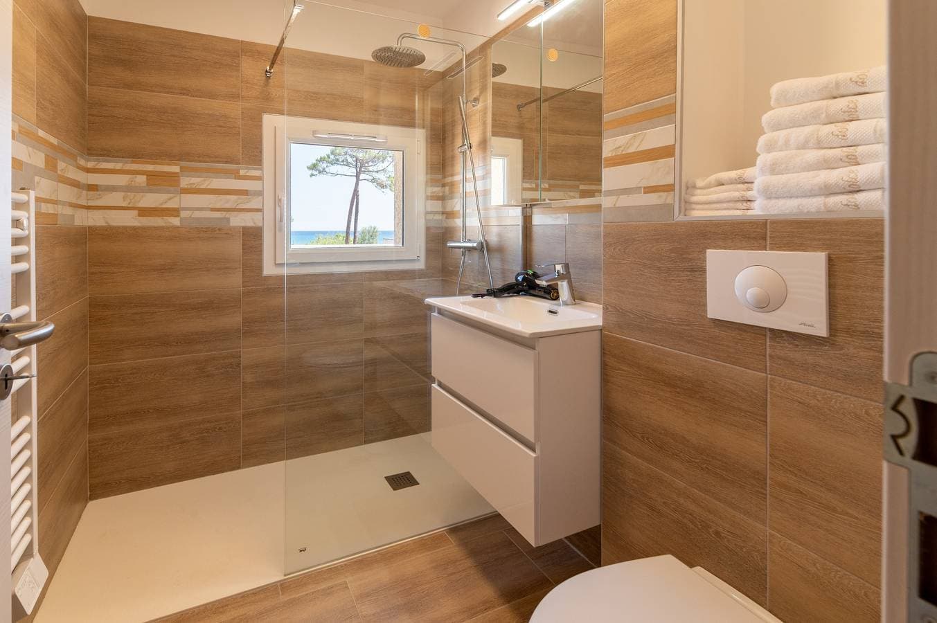 Foto 12 von 33: Apartment „La Dolce Vita 8 - Le Cedrat“ mit Meerblick, WLAN und Klimaanlage