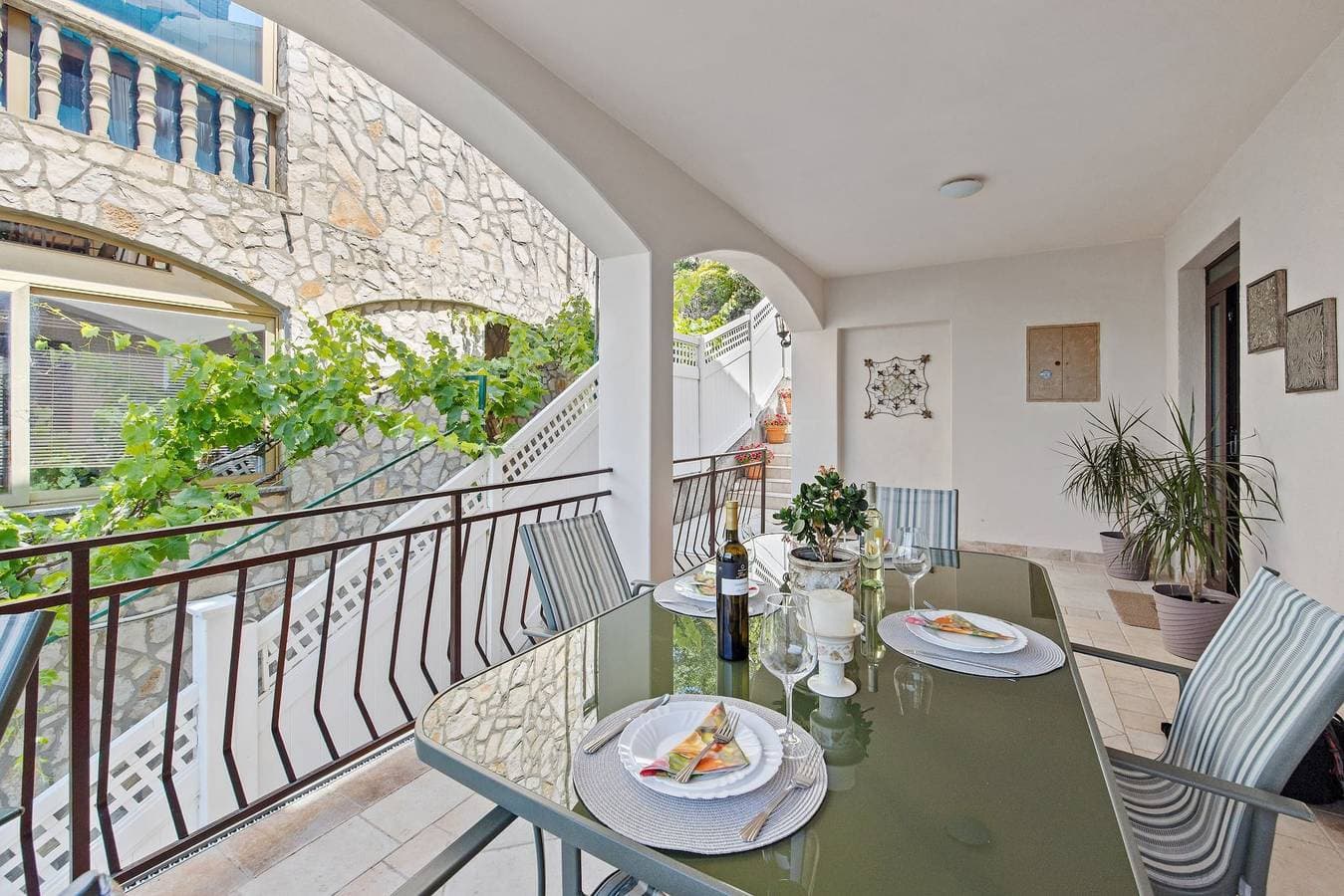 Foto 4 von 22: Lady M White - Balcony and Sea View