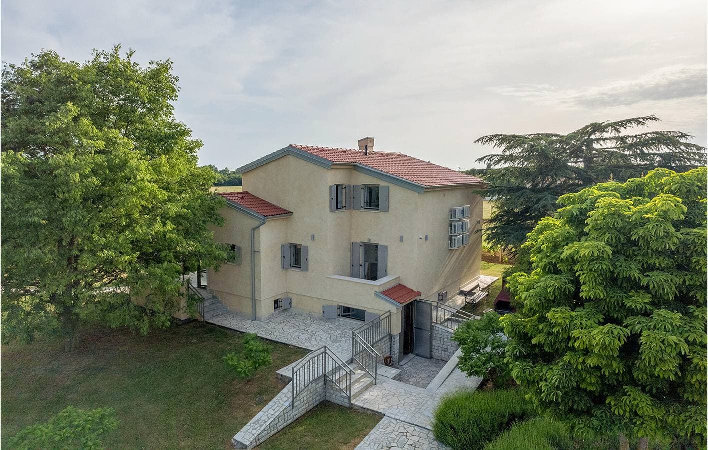 Foto 7 von 49: Gemütliche 250 m² große Ferienwohnung mit Pool und Terrasse in der Nähe von Svetvinčenat