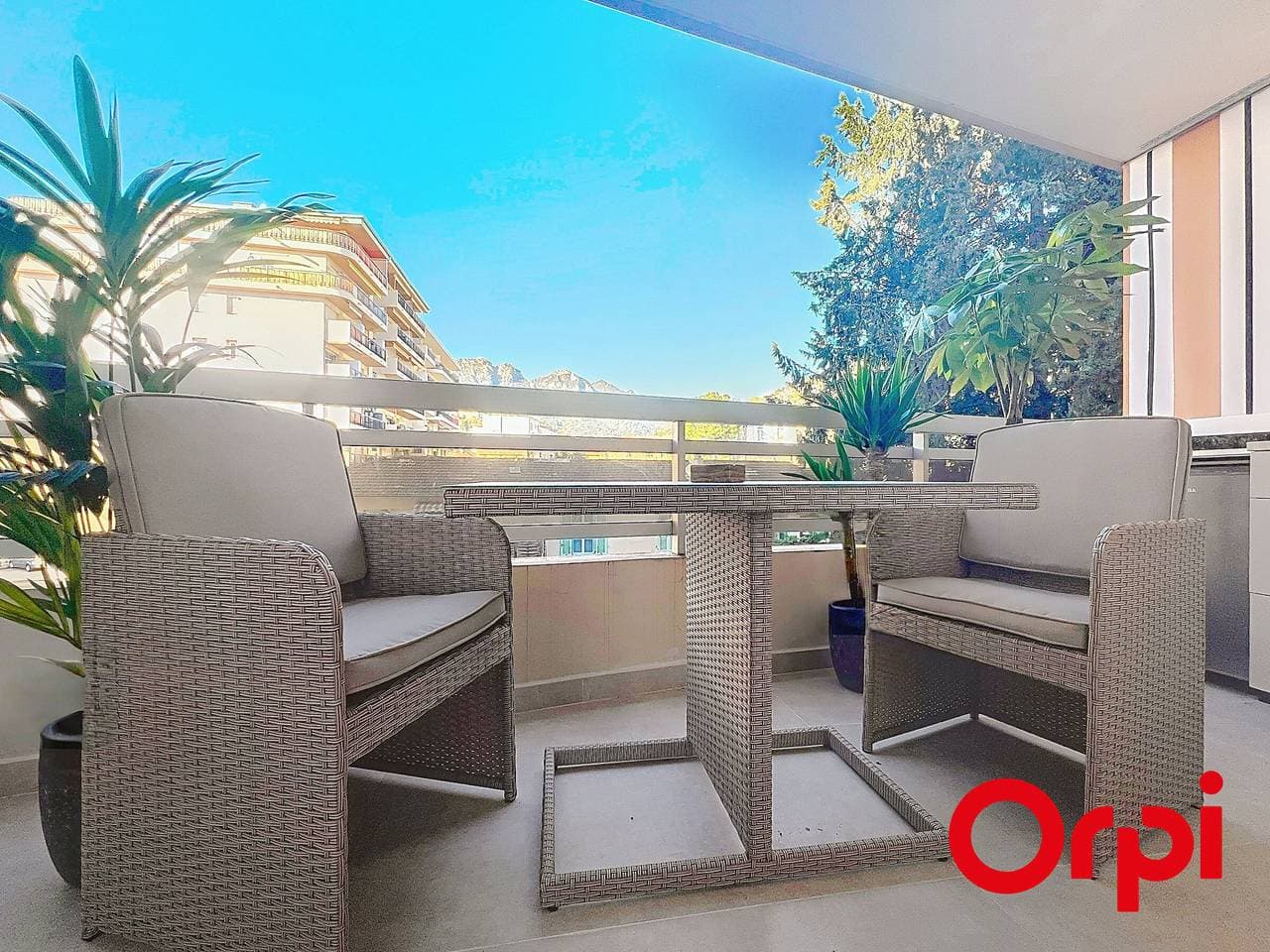 Renovierte Wohnung mit Terrasse und Parkplatz in Menton 1