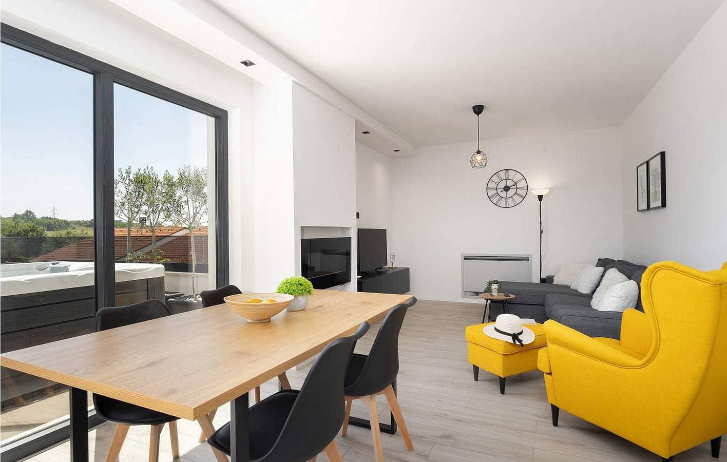 Foto 5 von 31: Gemütliche 75 m² große Wohnung mit Pool, Terrasse und WLAN in Strandnähe