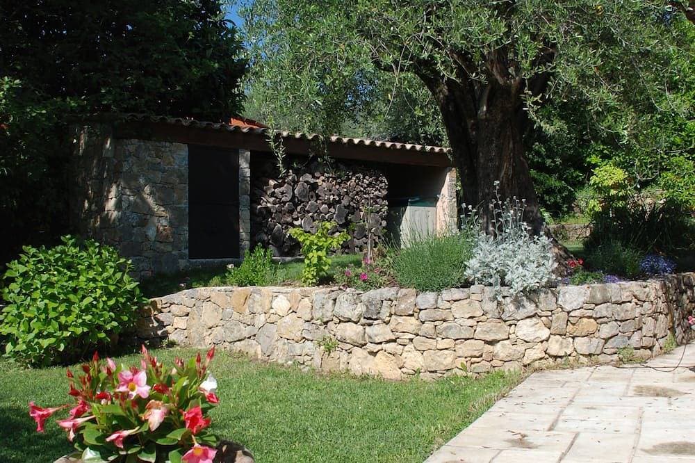 Foto 8 von 28: Flat duplex in Villa  4/6 pers. Near Grasse, Swimming pool, Garden