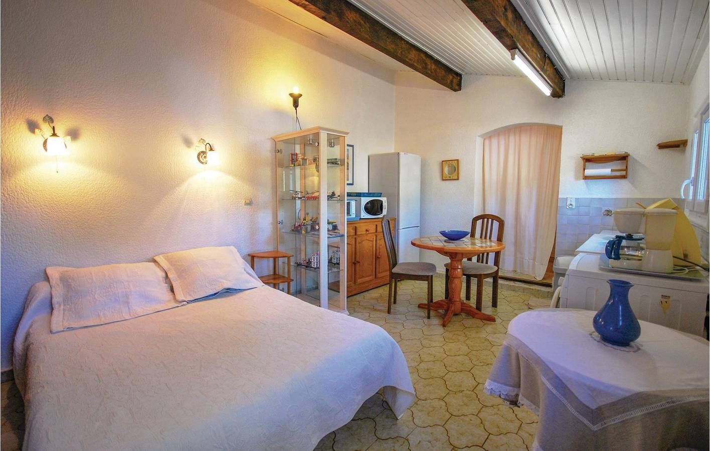 Foto 5 von 16: Poolside Pad: Parkplatz, TV, & Internet - Roquebrune 2.5km