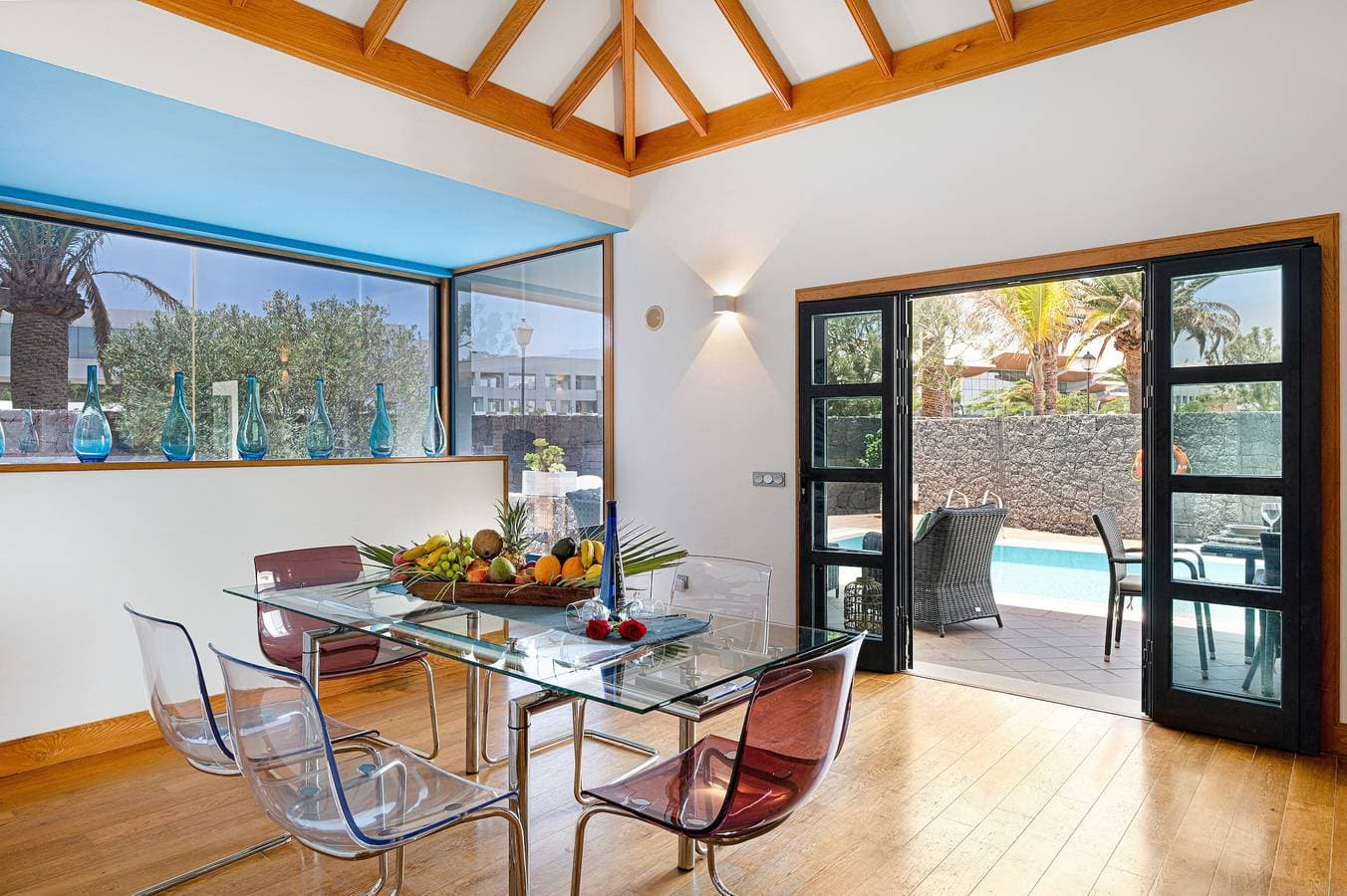Foto 6 von 44: Moderne Villa nahe dem Strand mit Pool, Sauna, Whirlpool und Terrasse