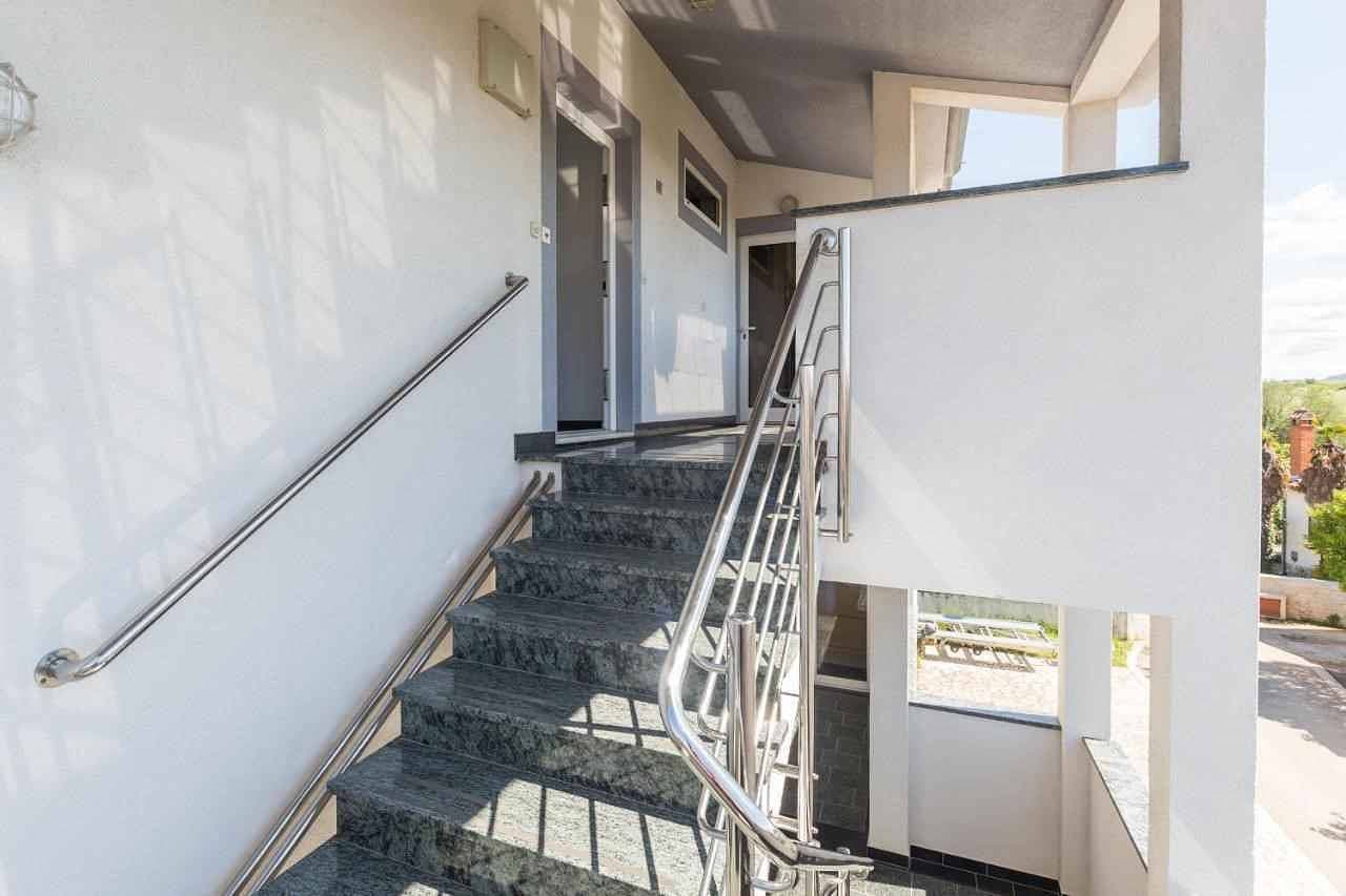 Foto 7 von 33: Ferienwohnung mit Klimaanlage und Meerblick