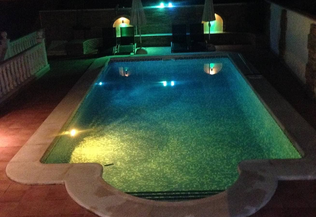 Foto 3 von 41: Villa mit privatem Pool, Terrasse, Klimaanlage und WLAN