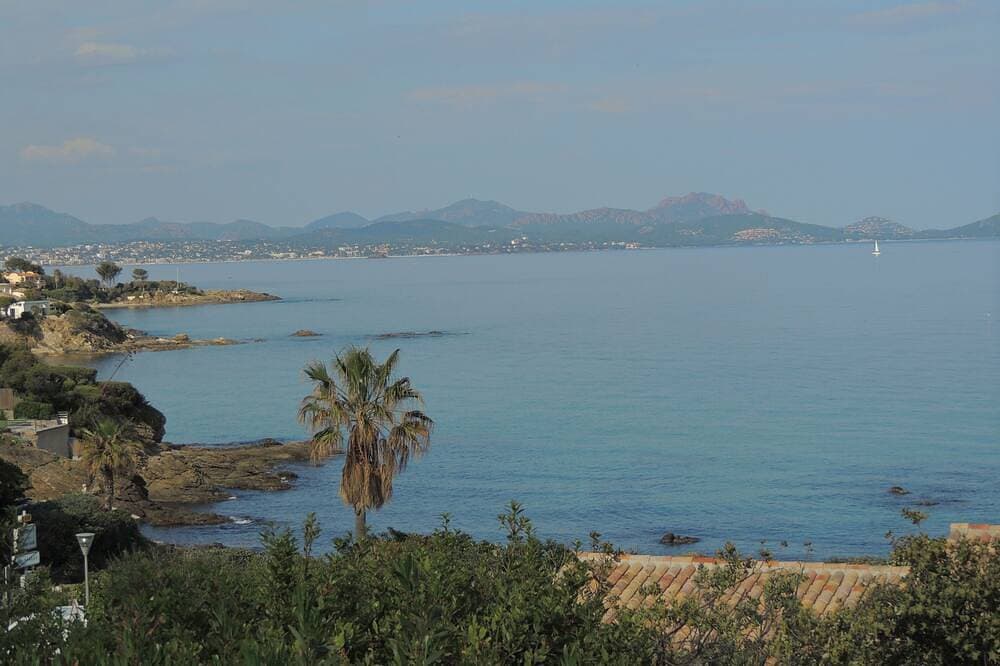 Foto 12 von 19: Les Issambres, T3 beautiful sea view, air conditioning, large terrace, parking, bikes, paddles