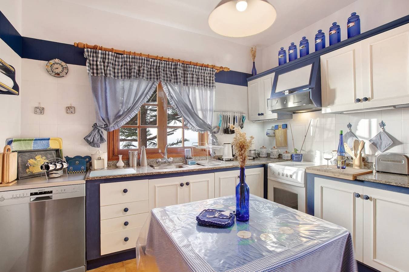 Foto 8 von 30: Ferienhaus „Petite Paradise“ mit Meerblick, Gemeinschaftspool und WLAN