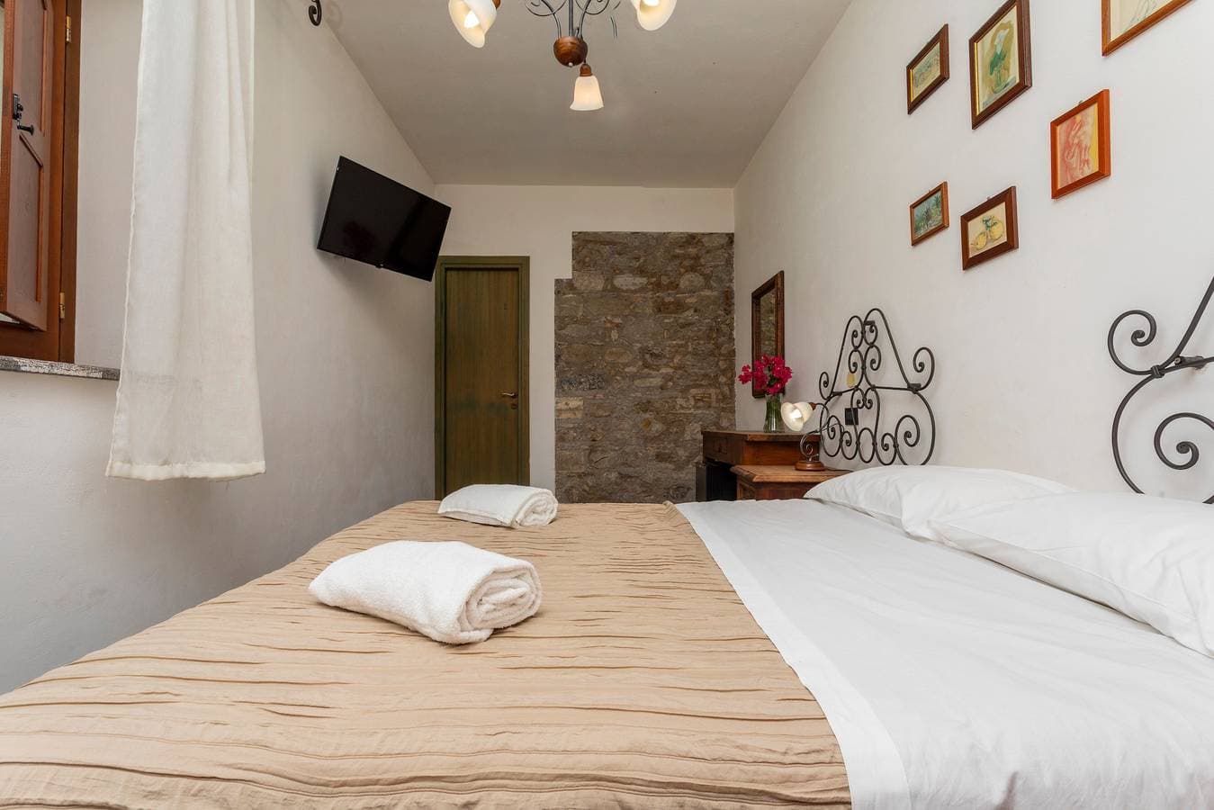 Foto 11 von 29: Zimmer 'Vicenzu' mit Bergblick, Wi-Fi, und Klimaanlage