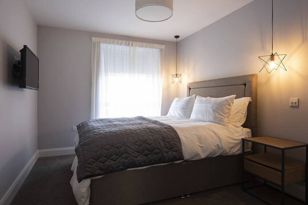 Foto 6 von 27: Apartment-Superior-Ensuite mit Dusche-Strassenblick-One Bedroomed Unit