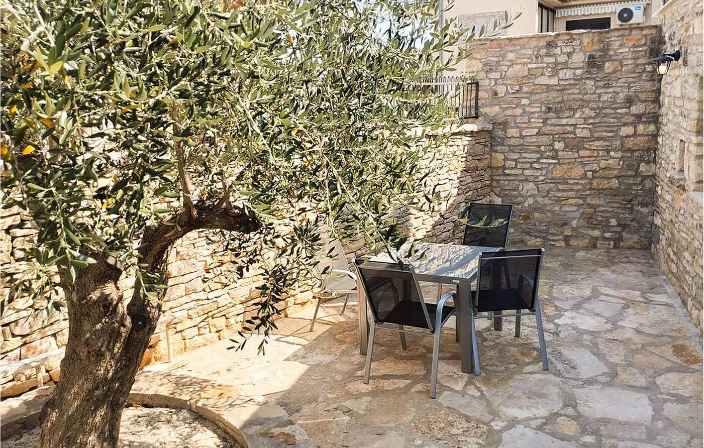 Foto 11 von 29: Geräumige 200 m² große Wohnung mit Pool und Terrasse, 2 km vom Stadtzentrum von Kanfanar entfernt