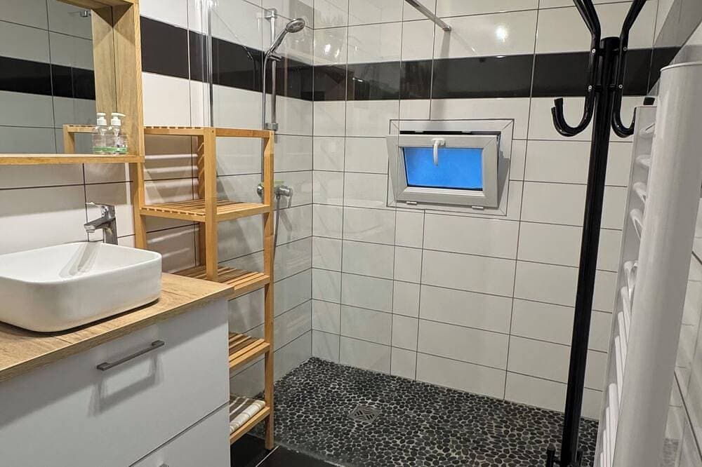Foto 6 von 25: Ferienhaus im Erdgeschoss der Villa mit privatem Pool