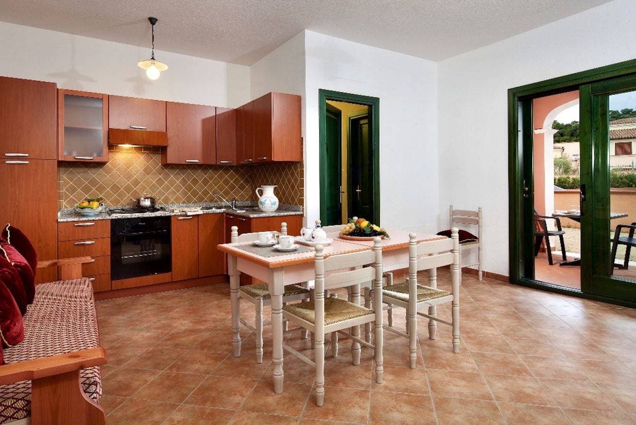 Ginestre Oleandri three-room apartment 4 1