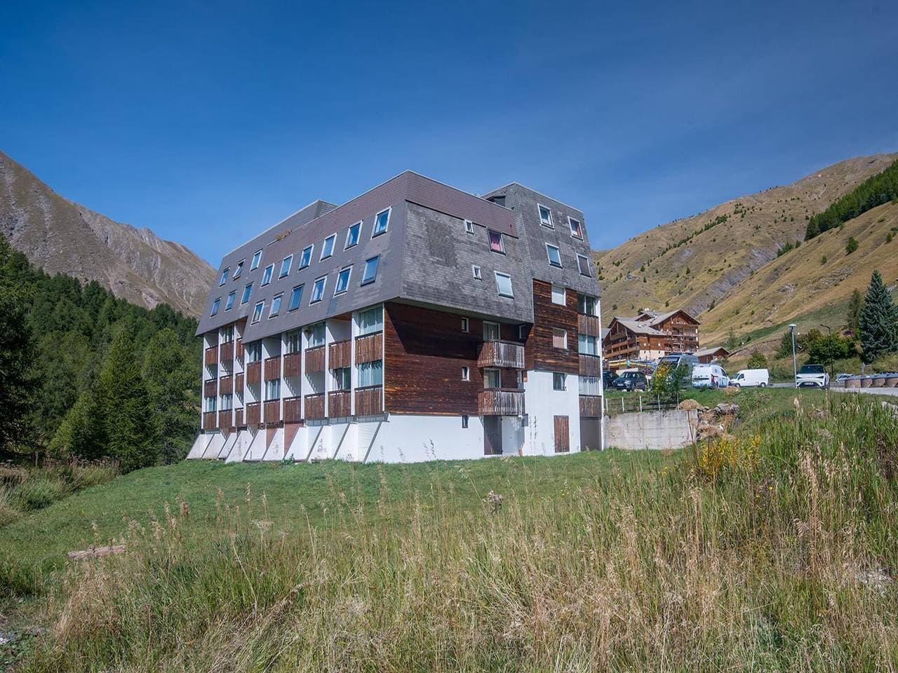 Holzwohnung mit Balkon 1