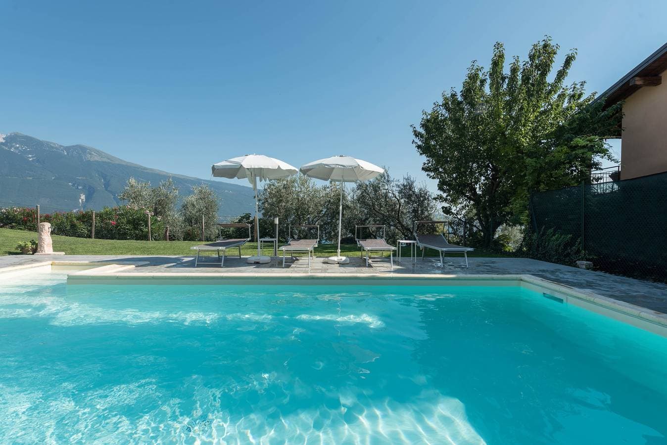 Foto 2 von 25: Ferienwohnung "Nonna Fina" mit Blick auf den See und die Berge, Gemeinschaftspool und WLAN