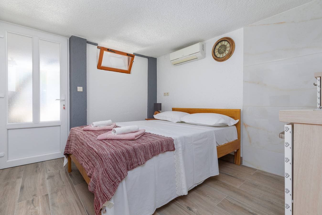 Foto 5 von 7: Studio Appartement mit Terrasse und Meerblick Lokva Rogoznica, Omis As-24321-a
