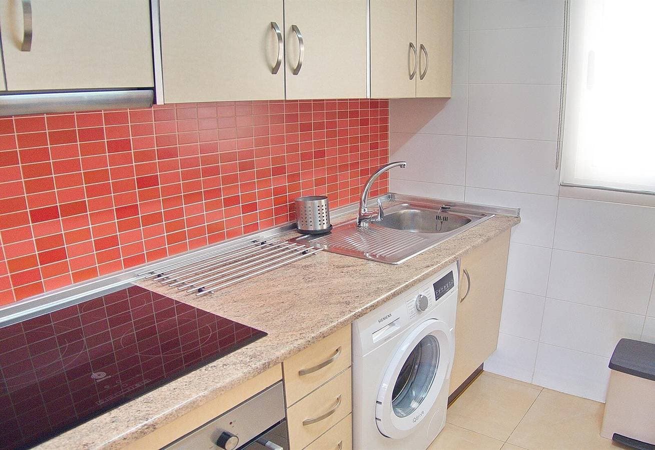 Foto 7 von 32: Ferienwohnung mit großer Dachterrasse, Pool, Garten, Grill, Klimaanlage und WLAN