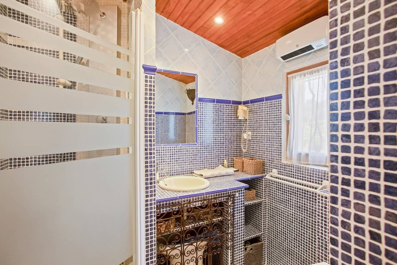 Foto 12 von 35: Villa Mina, 3 Sz, 6 Pers., 2 Bäder, privater Pool, WLAN & Klimaanlage
