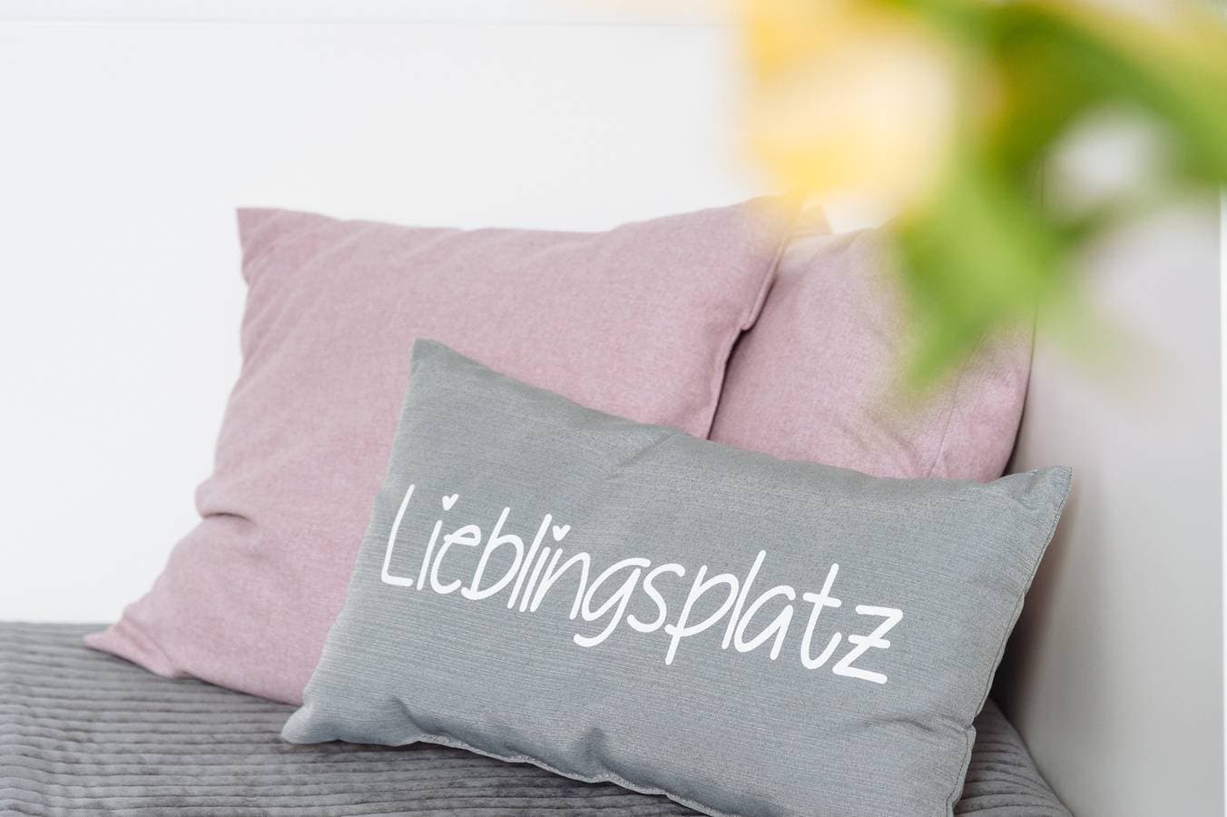 Foto 4 von 15: Apartmenthaus Kaiser Friedrich - Doppelzimmer Economy, eigene Du/Wc über den Gang, 1 Schlafraum mit Doppelbett