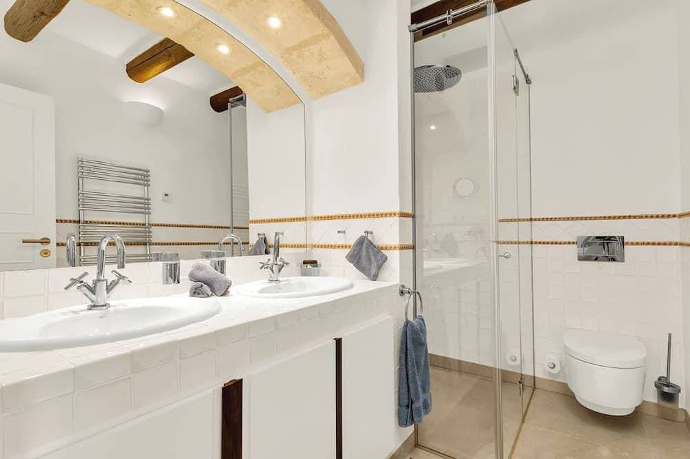 Foto 11 von 30: Luxurious villa with amazing sea view and mesmerizing sunsets in Cala Llamp