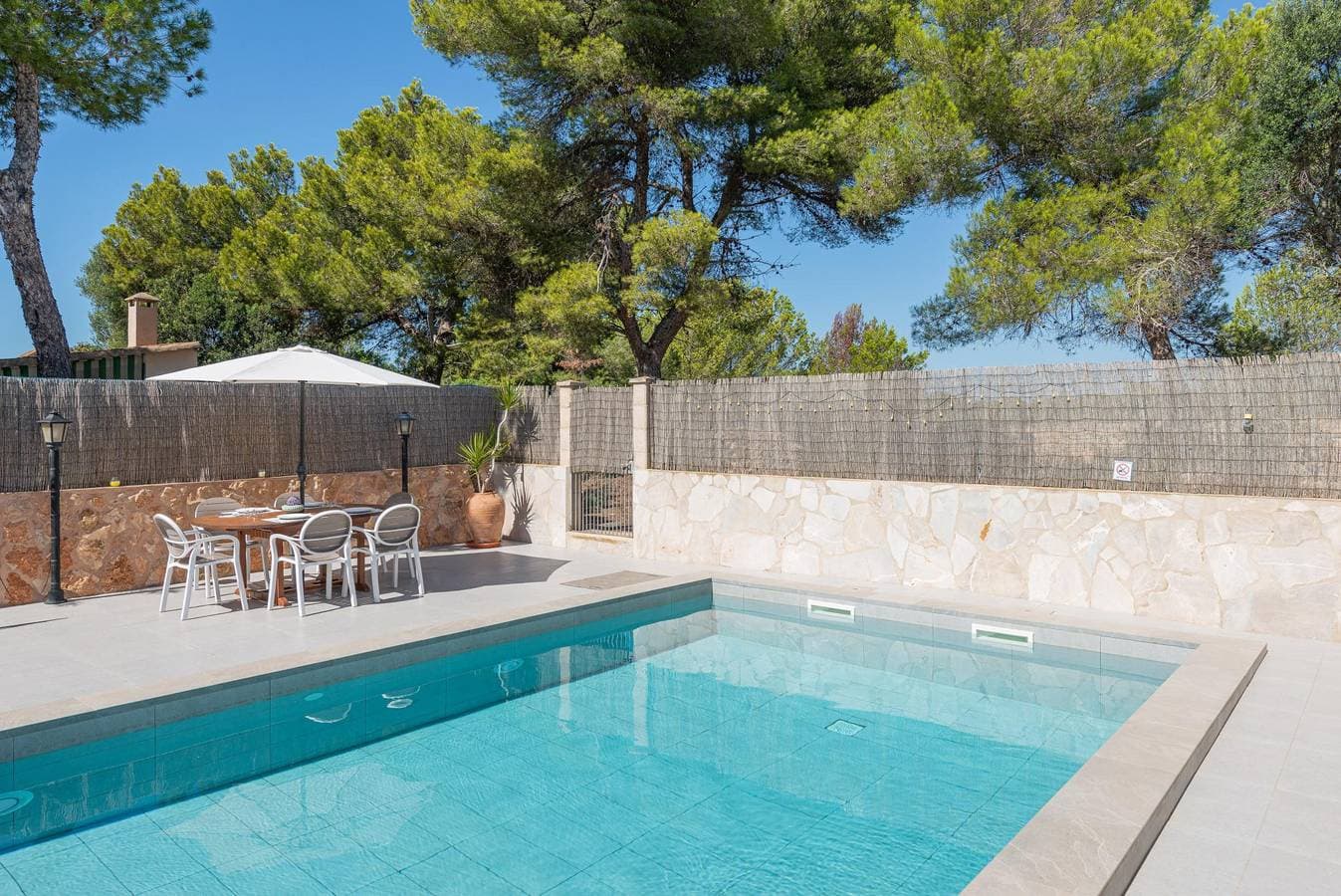 Foto 4 von 40: Garonda Villa - Ferienhaus mit privaten Pool und Kostenloses WLAN  in Cala Pi.